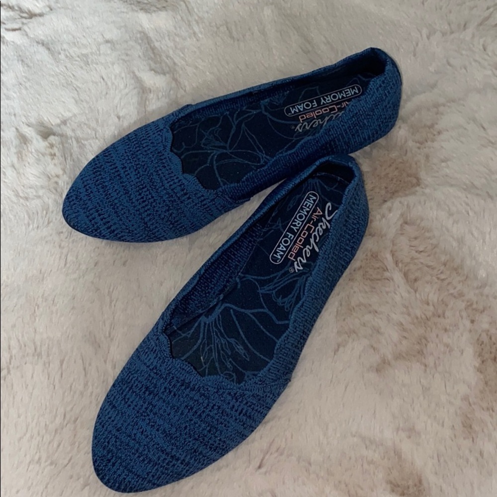 Skechers flats